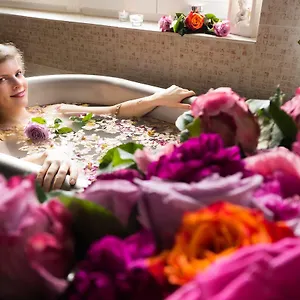 https://aura-palace.marianskelaznehotels.net